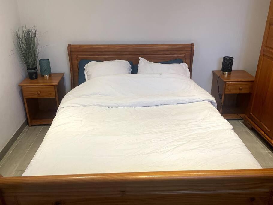 Holiday home Maisonnette Des Douves Plein Centre 1 A 4 Voyageurs Malestroit