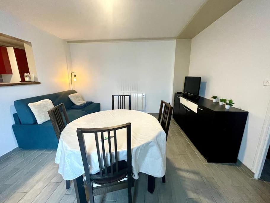 Holiday home Maisonnette Des Douves Plein Centre 1 A 4 Voyageurs *