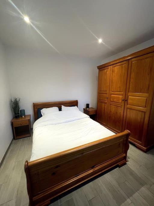 Holiday home Maisonnette Des Douves Plein Centre 1 A 4 Voyageurs Malestroit
