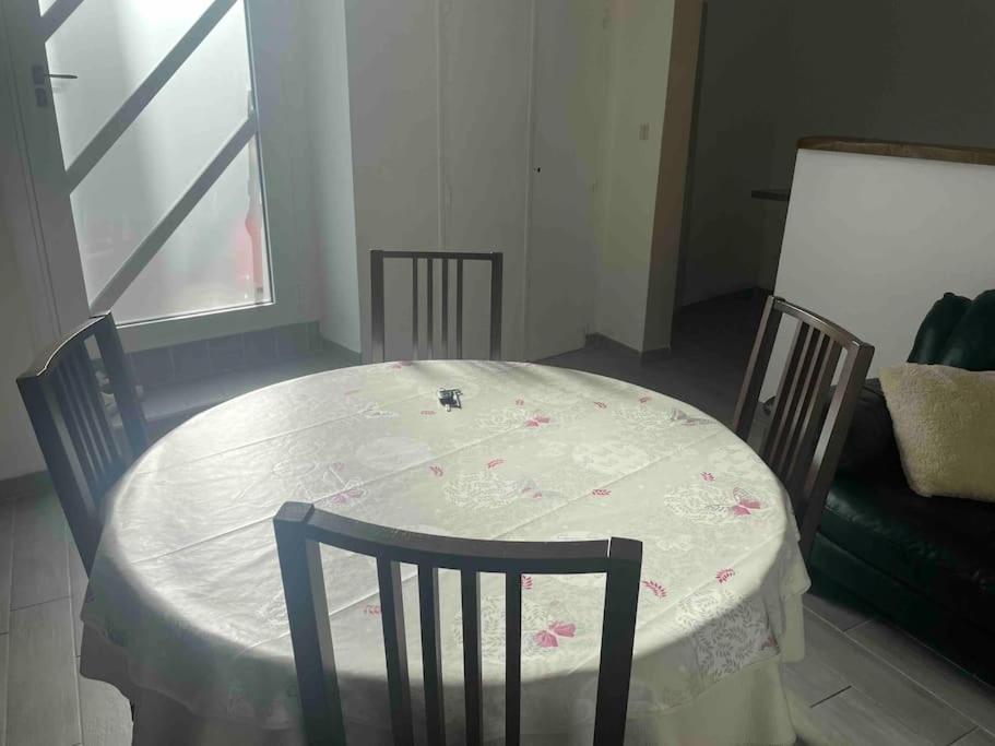 Maisonnette Des Douves Plein Centre 1 A 4 Voyageurs * Malestroit